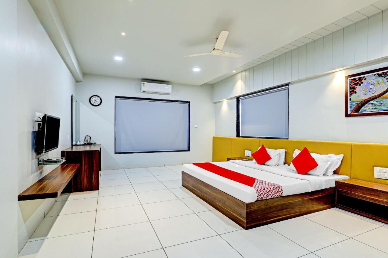 Hotel Oyo 70752 Viram House Gorwa Exterior foto