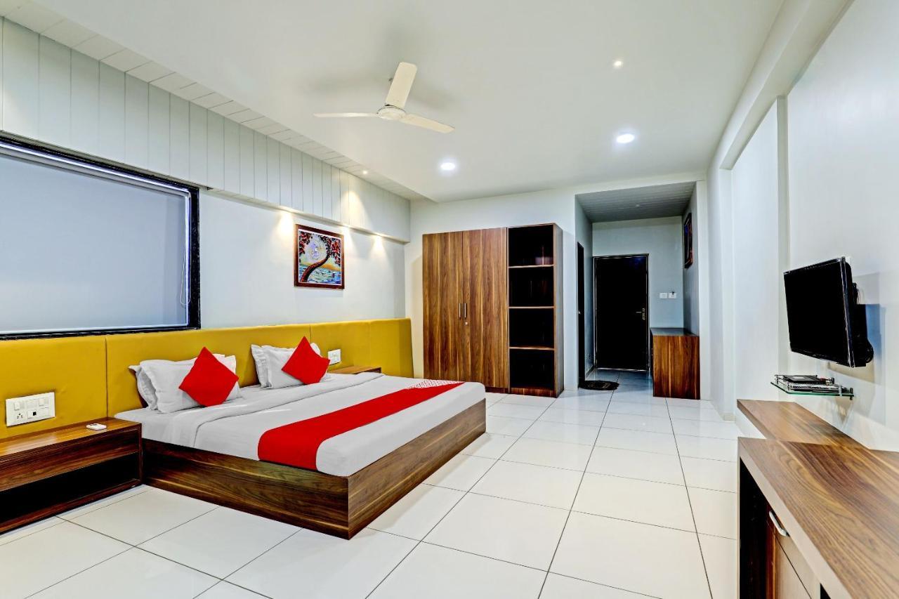 Hotel Oyo 70752 Viram House Gorwa Exterior foto