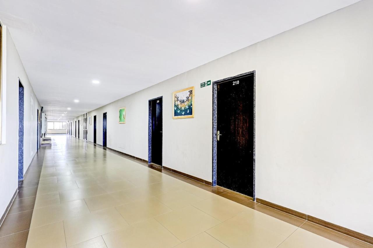 Hotel Oyo 70752 Viram House Gorwa Exterior foto